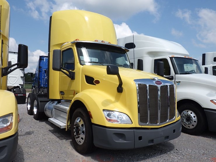 2021-peterbilt-579-image-3