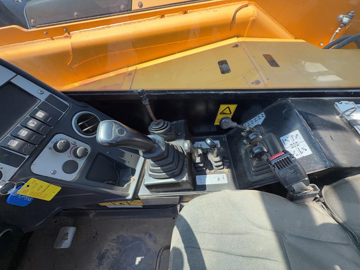 2011-jcb-510-56-image-27