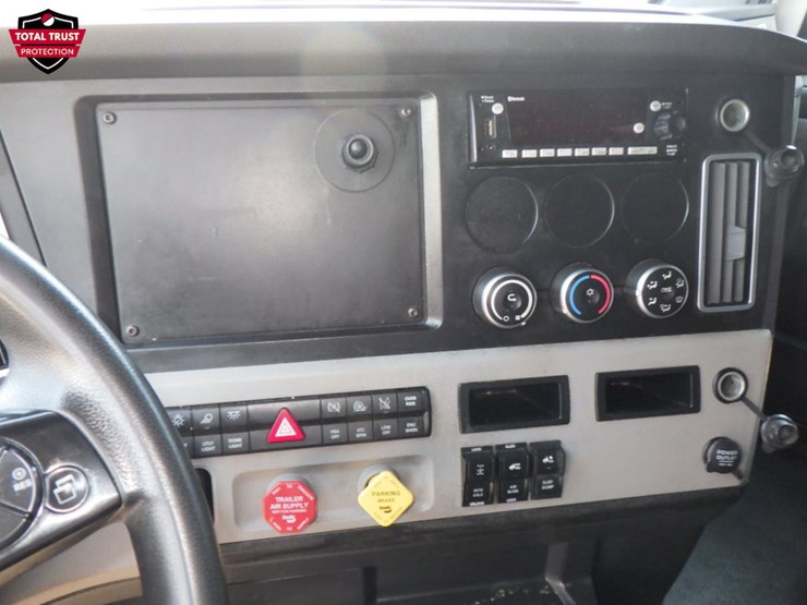 2023-freightliner-cascadia-126-image-19