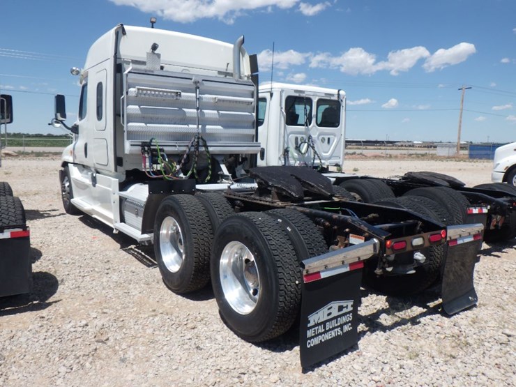 2019-freightliner-cascadia-125-image-13