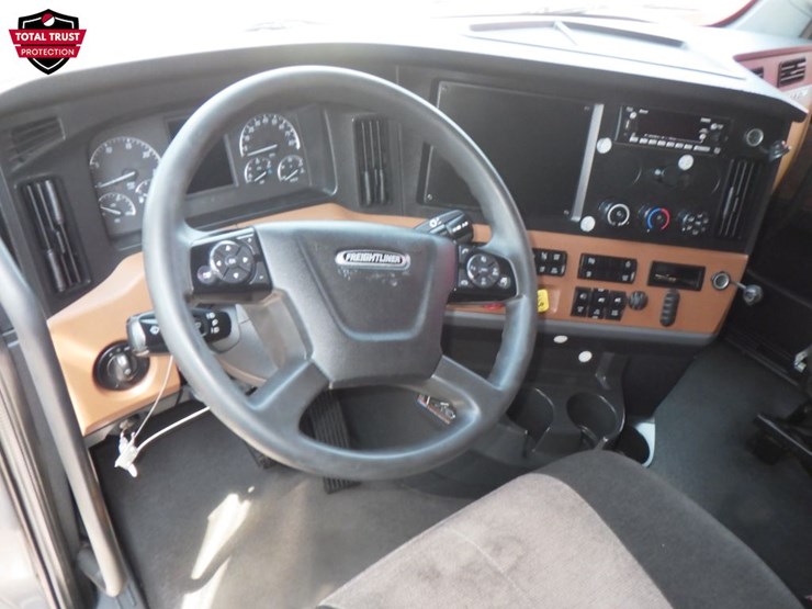 2022-freightliner-cascadia-126-image-15