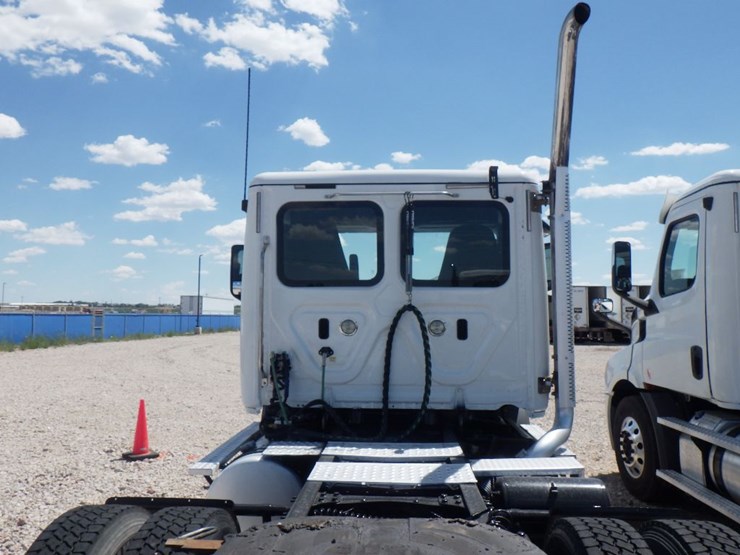 2018-freightliner-cascadia-116-image-10