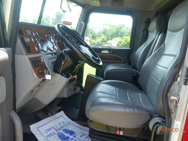 2009-peterbilt-388-image-14