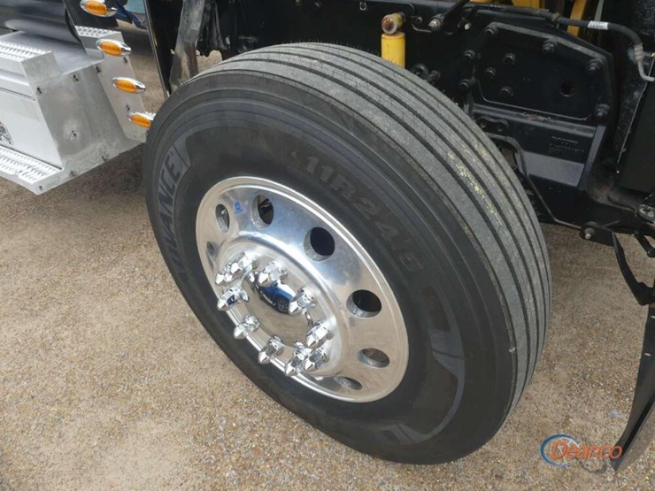 2012-peterbilt-388-image-12