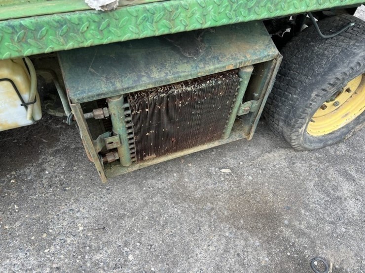 2020-john-deere-gator-image-19