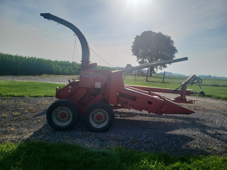 gehl-1065-tandem-axle-forage-chopper-w/2-heads---nice-image-9