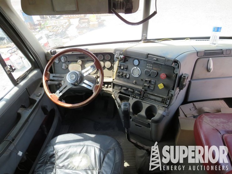 2003-freightliner-columbia-t/a-truck-tractor-w/sleeper-image-7