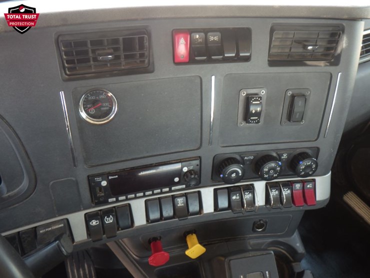 2023-kenworth-t880-image-16
