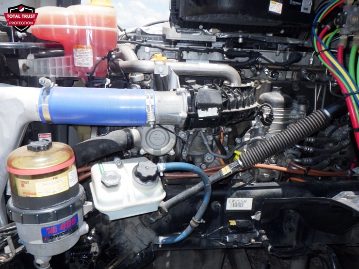 2020-freightliner-cascadia-126-image-19