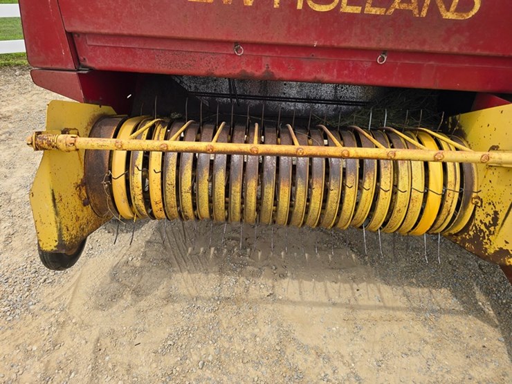 new-holland-315-image-11