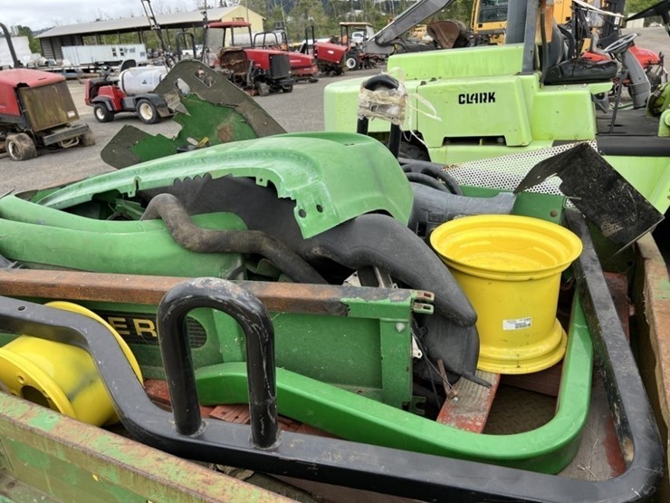 2020-john-deere-gator-image-9