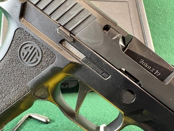 sig-sauer-p320-x-carry-9mm-pistol-image-4