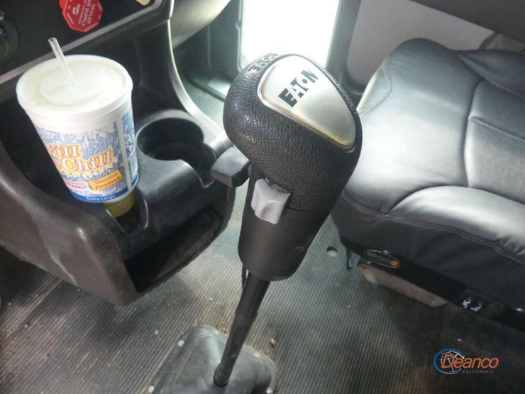 2014-kenworth-t800-image-25