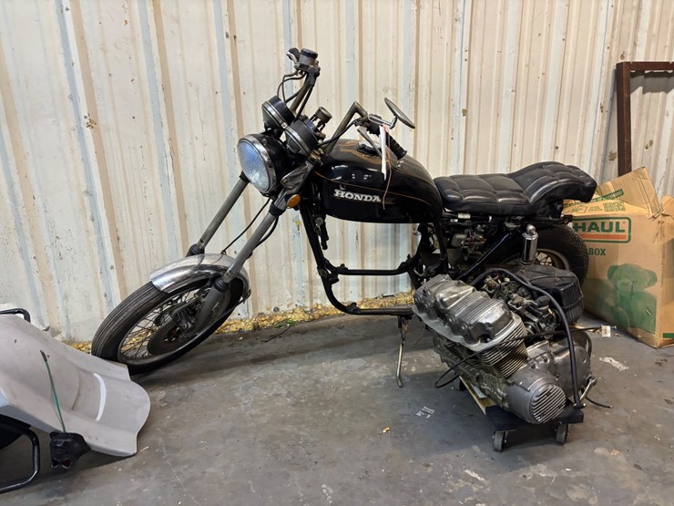 #400-•-mid-70’s-honda-cb750-for-parts/-repairs-image-1