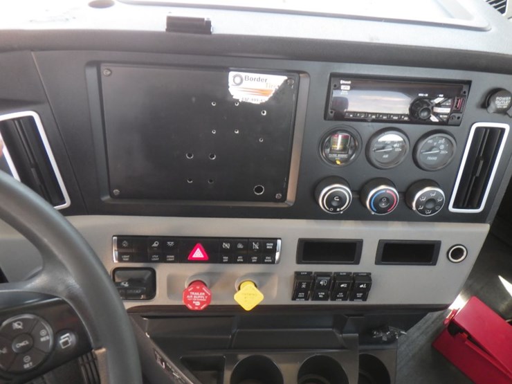 2018-freightliner-cascadia-116-image-19