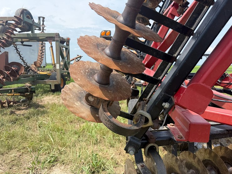 case-ih-330-image-50