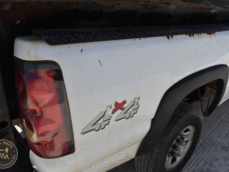 2004-chevrolet-silverado-1500-image-40