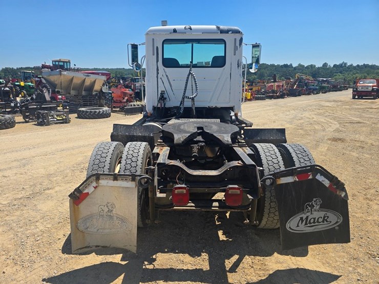 2003-mack-ch612-image-4