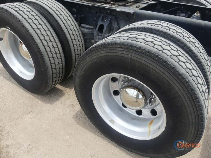 2022-kenworth-t680-image-4