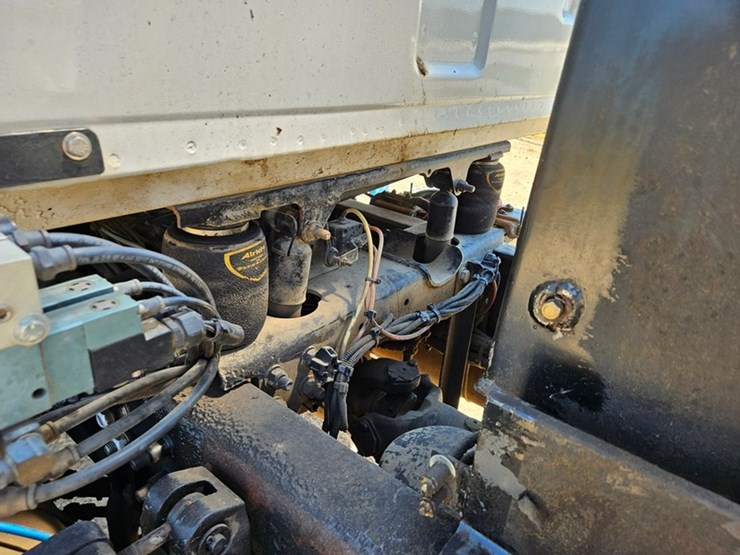 2006-caterpillar-c13-image-30
