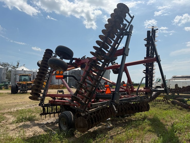 case-ih-330-image-4