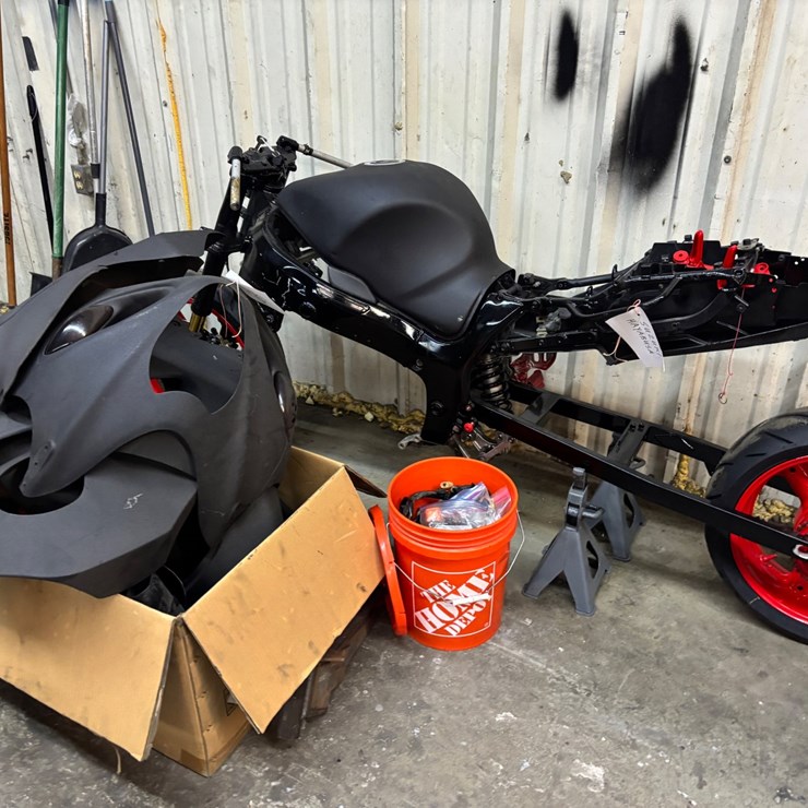 #403 • SUZUKI HAYABUSA FOR PARTS/ REPAIRS