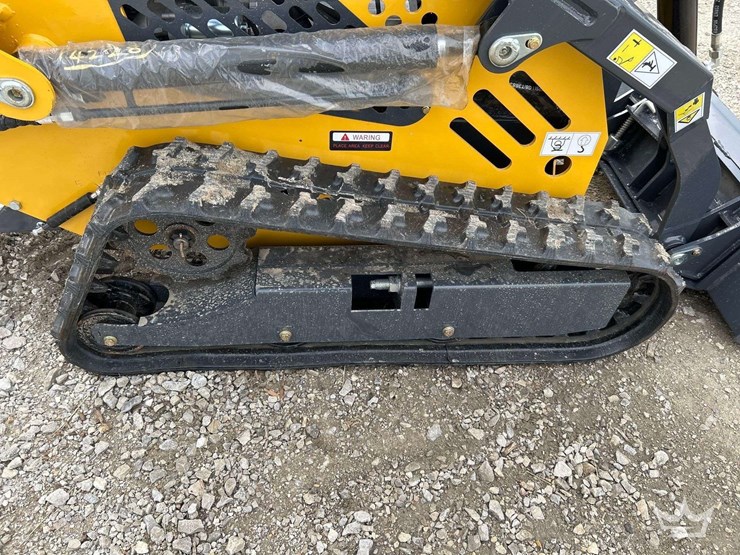 2026-ssl60-mini-track-loader-skid-steer.-image-16