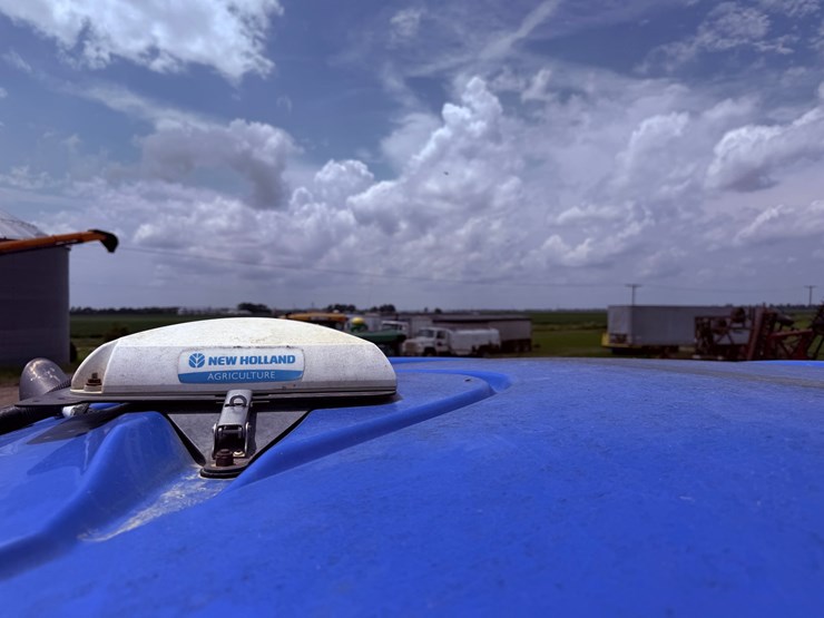 2015-new-holland-t8.350-image-62