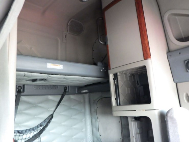 2016-freightliner-cascadia-125-evolution-image-6