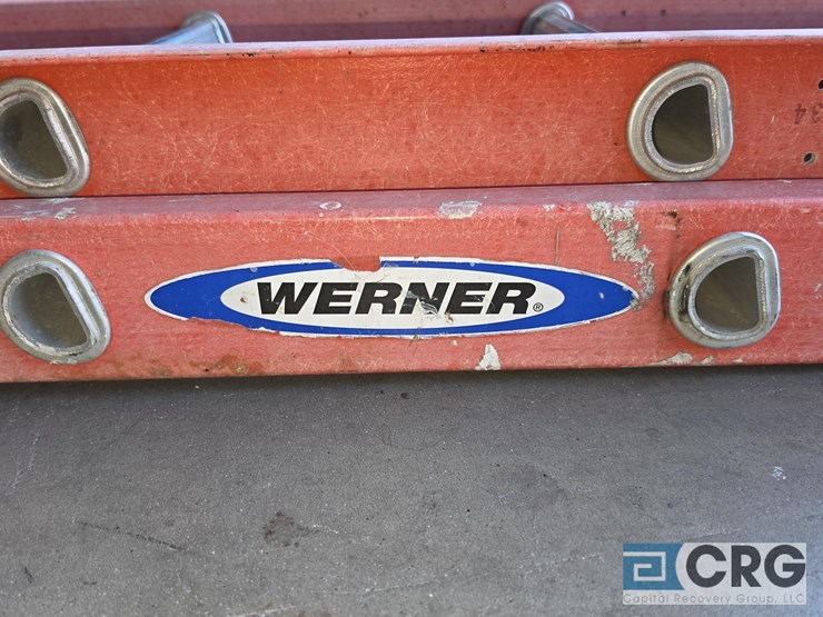 werner-fiberglass-extension-ladders-image-3
