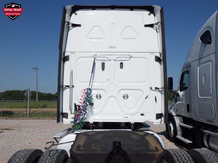 2023-freightliner-cascadia-126-image-12