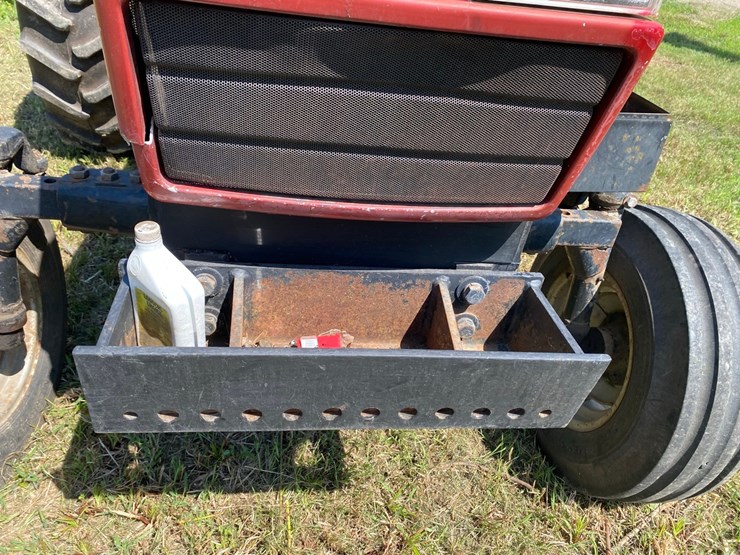 case-ih-695-2-wd-tractor-image-6