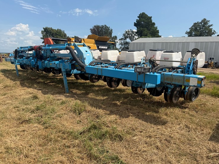 #51909-•-monosem-12-twin-row-38"-center-planter-05a116-inv#51909-image-1