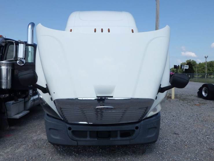 2016-freightliner-cascadia-113-image-31