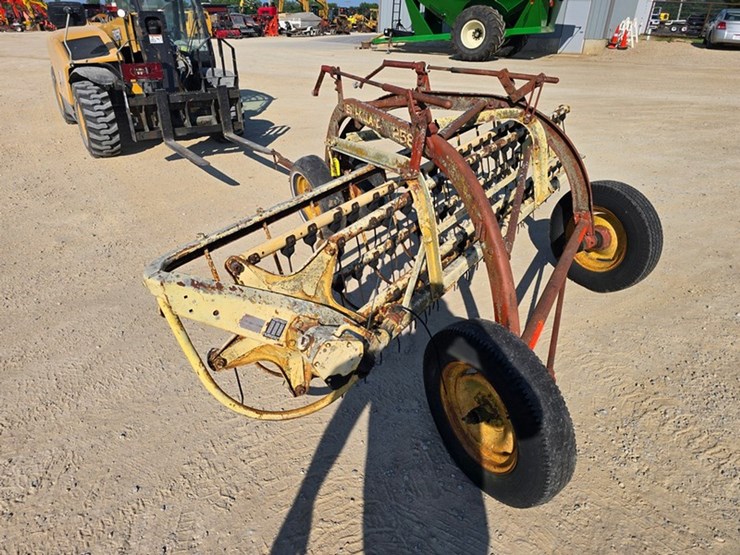 new-holland-258-image-3
