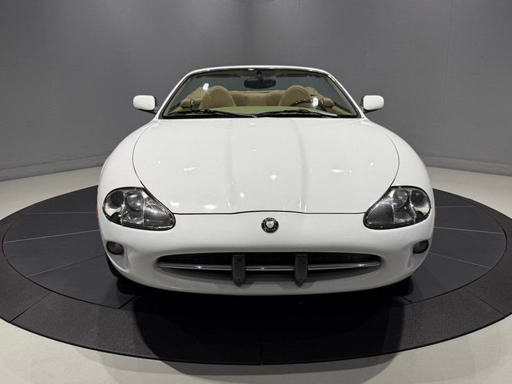#1516-•-1997-jaguar-xk8-convertible-image-17