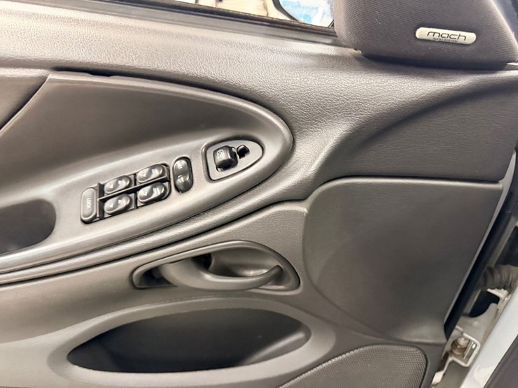 #1874-•-2002-ford-mustang-image-39