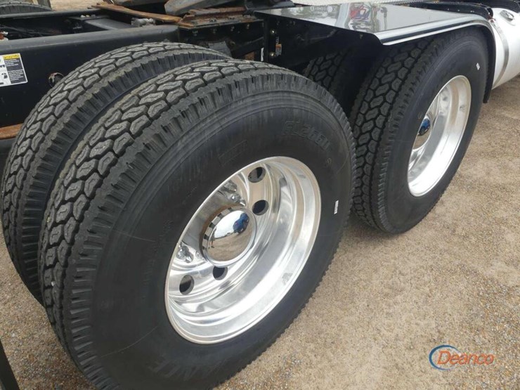 2012-peterbilt-388-image-8