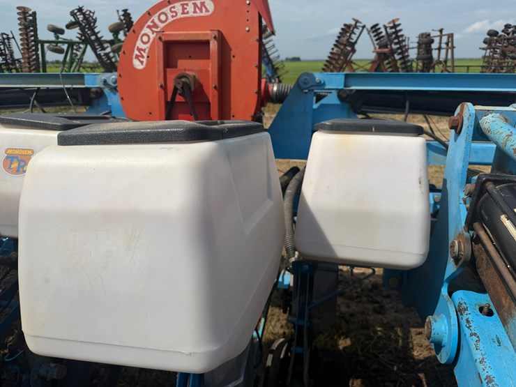 #51909-•-monosem-12-twin-row-38"-center-planter-05a116-inv#51909-image-60