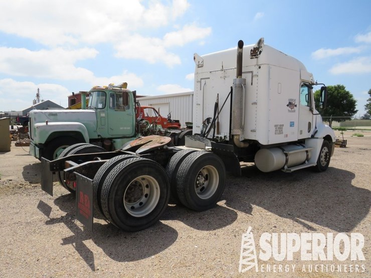 2003-freightliner-columbia-t/a-truck-tractor-w/sleeper-image-4