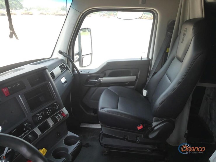2022-kenworth-t680-image-16