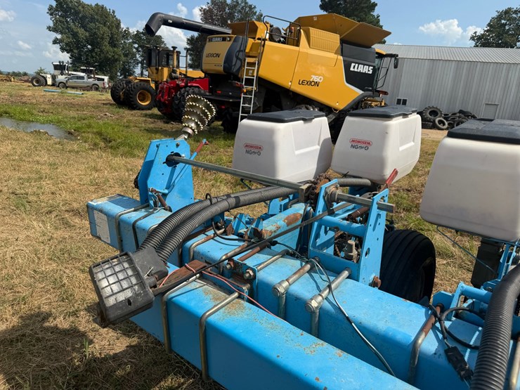 #51909-•-monosem-12-twin-row-38"-center-planter-05a116-inv#51909-image-134