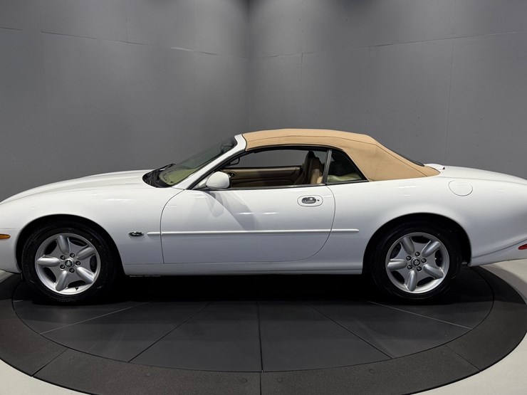 #1516-•-1997-jaguar-xk8-convertible-image-43