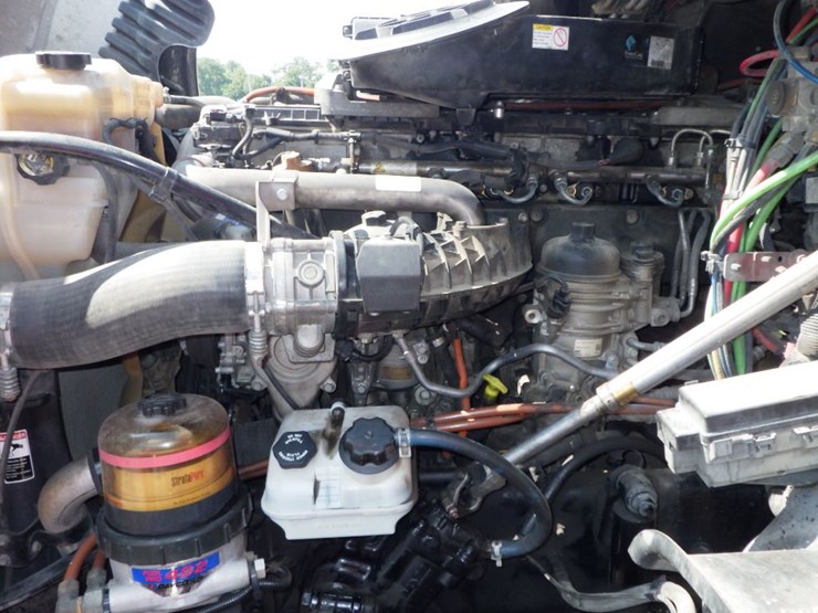 2016-freightliner-cascadia-125-image-29