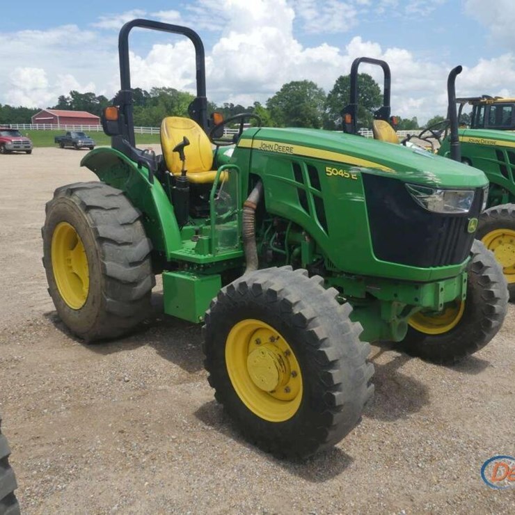 JOHN DEERE 5045E