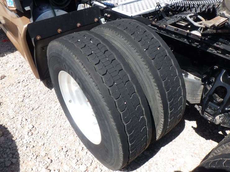 2022-kenworth-t680-image-13