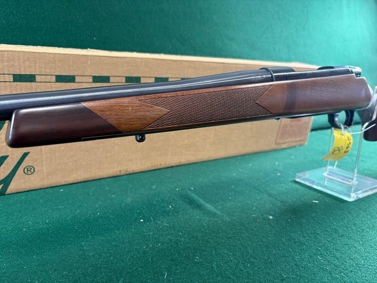 nib-weatherby-vanguard-300-wby-mag-rifle-image-12