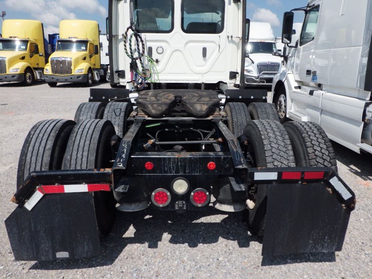 2018-freightliner-cascadia-125-image-9