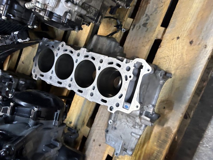 #408-•-2-pallets-of-motorcycle-engines-and-engine-parts-image-10