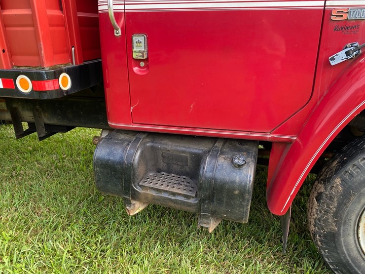 ih-1700-grain-truck-image-9